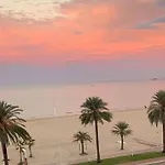 Primera Linea De Playa Con Garaje Apartamento